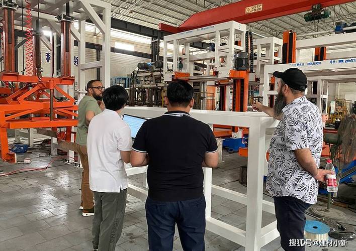 非洲利比亚客户考察恒德eps自保温砌块设备与生产工艺